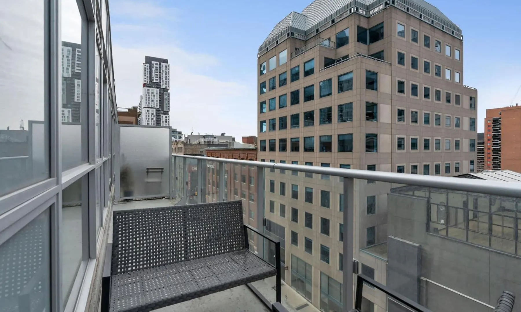 2Br 2Ba Suite With Sofa Bed By Financial District Toronto Canada