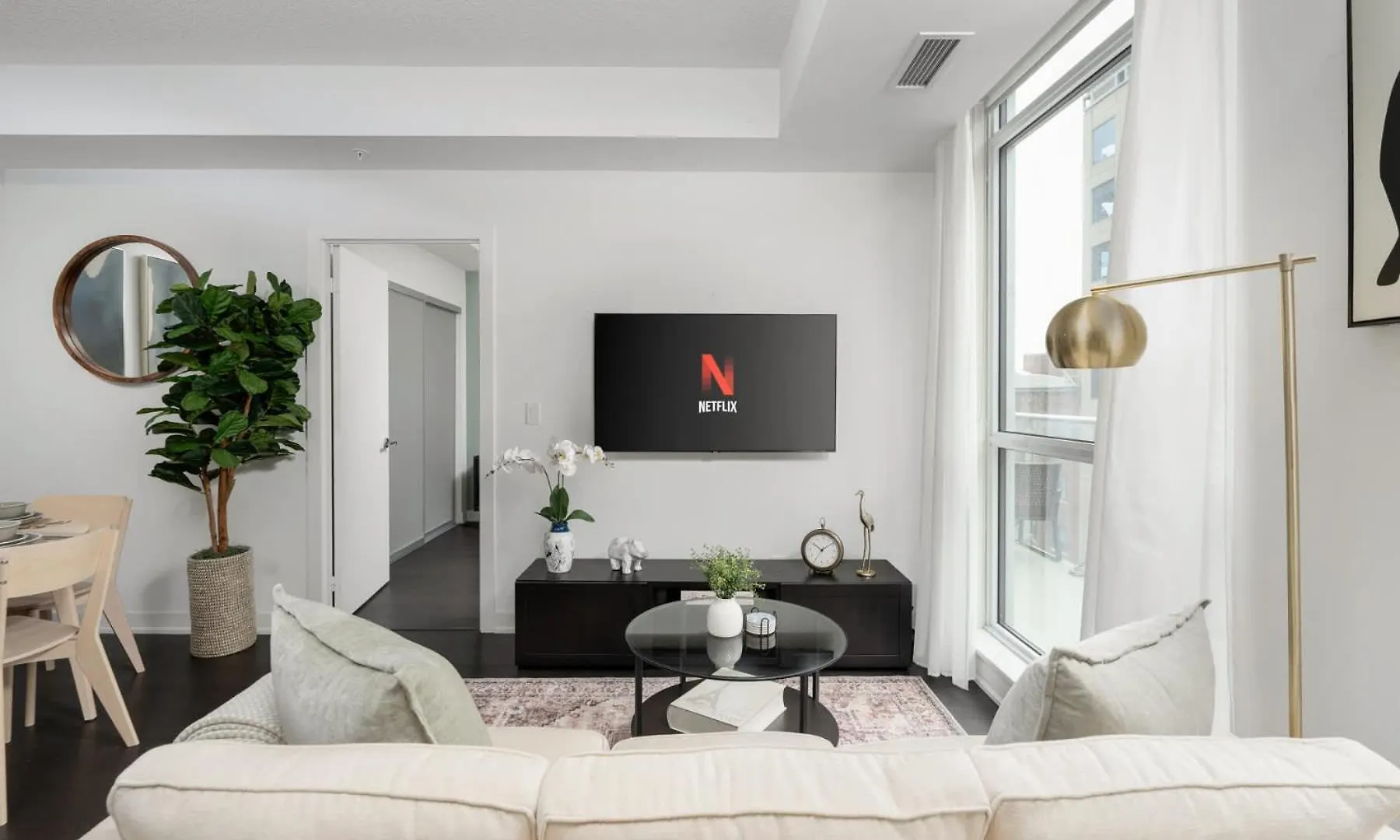 2Br 2Ba Suite With Sofa Bed By Financial District Toronto 0*,  Canada