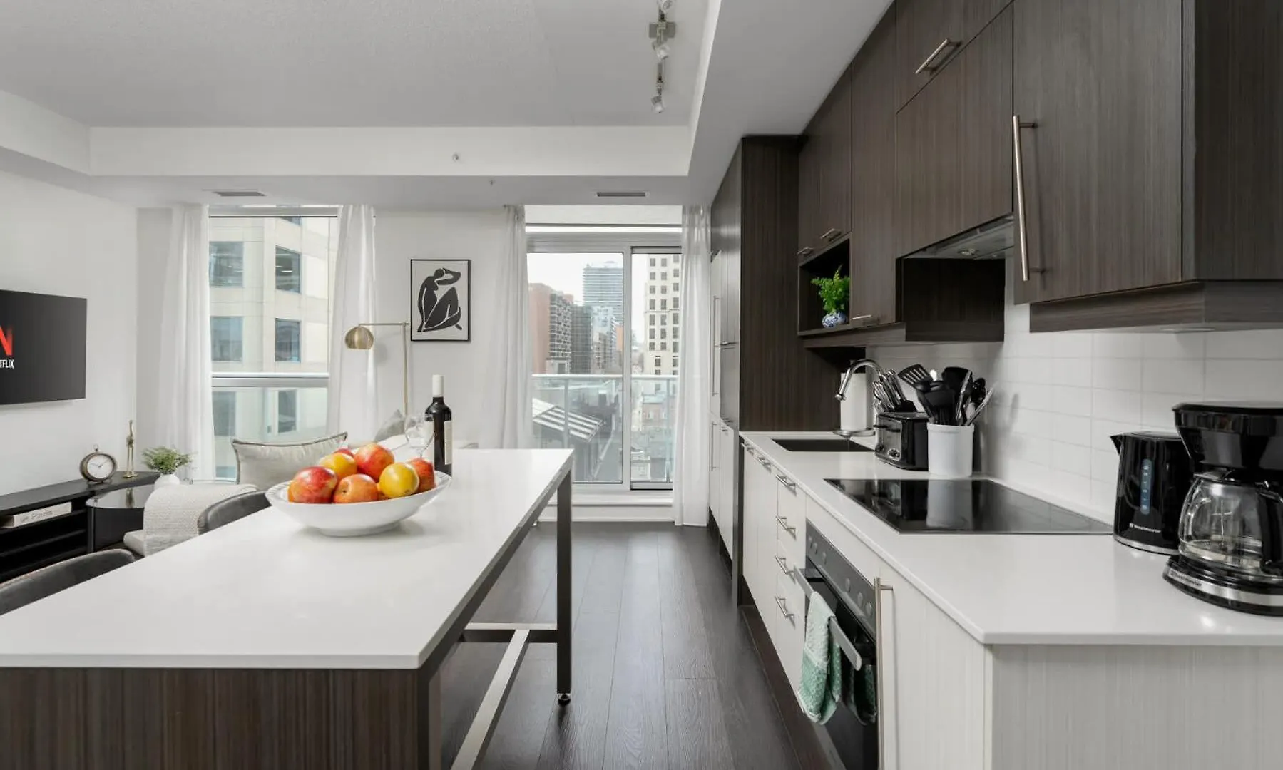 2Br 2Ba Suite With Sofa Bed By Financial District Toronto Apartment
