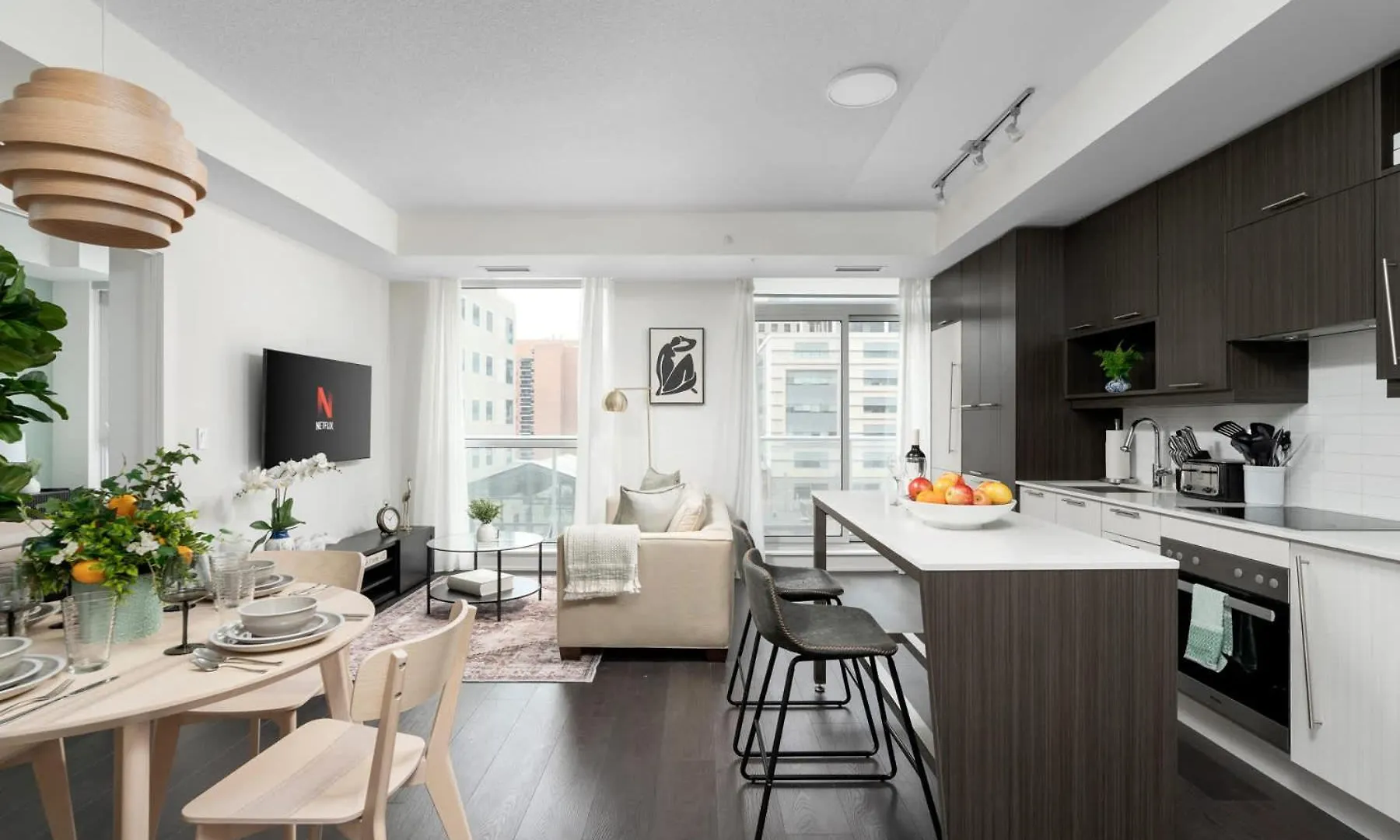 2Br 2Ba Suite With Sofa Bed By Financial District Toronto