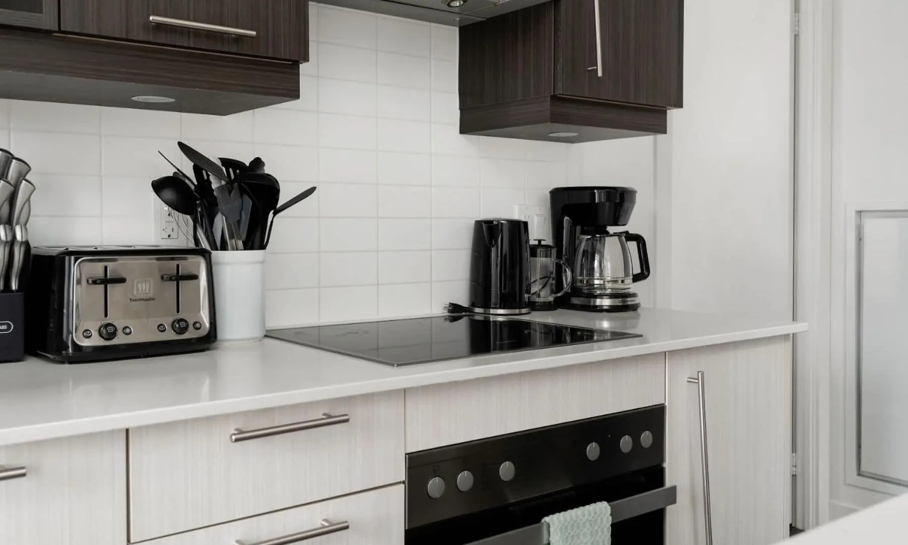 2Br 2Ba Suite With Sofa Bed By Financial District Toronto 0*,  Canada
