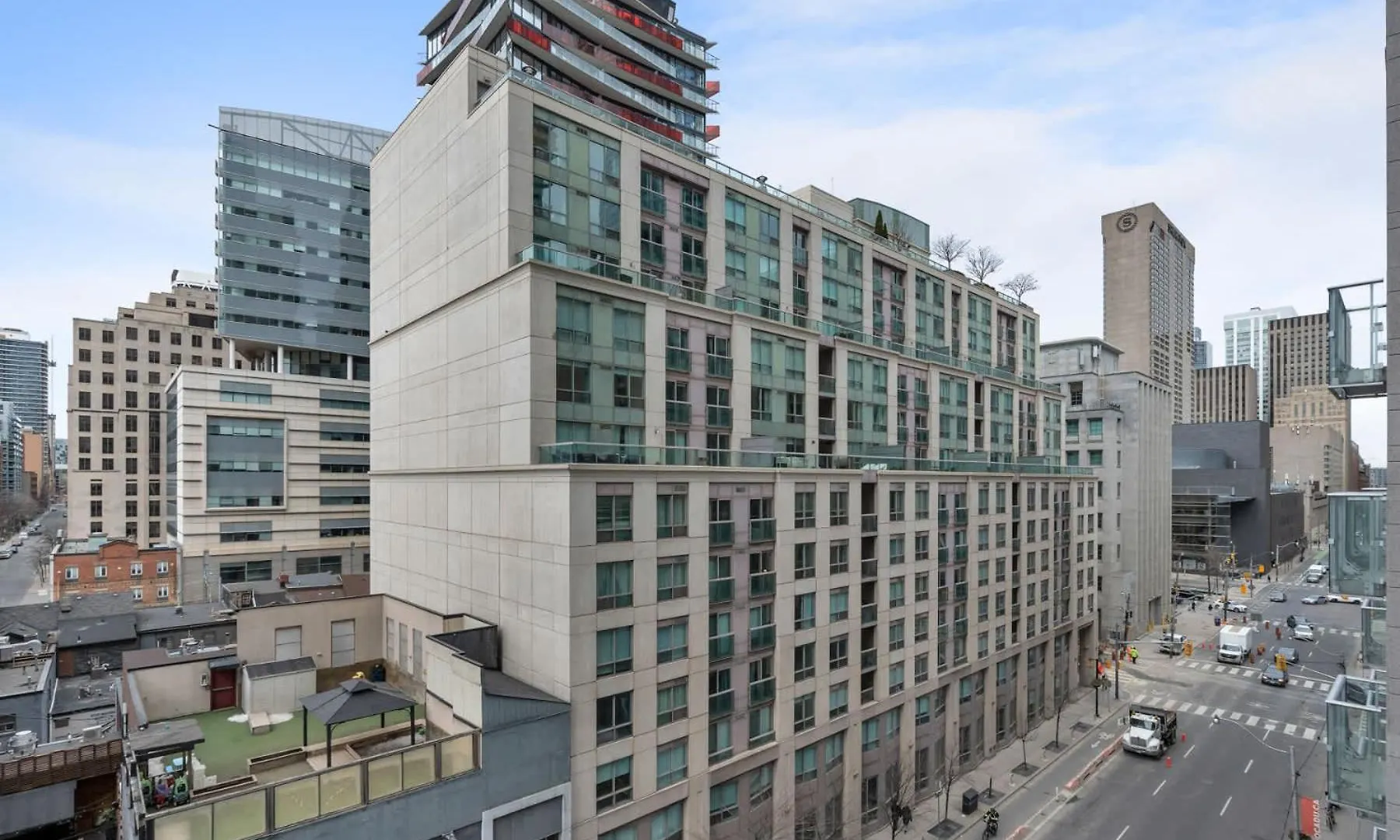 2Br 2Ba Suite With Sofa Bed By Financial District Toronto Apartment